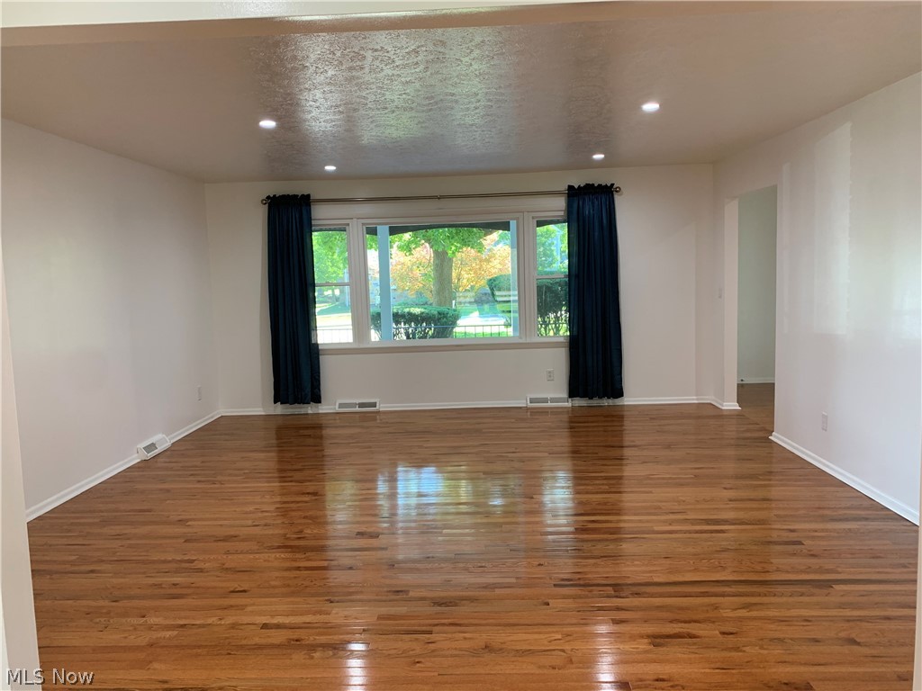 740 Trebisky Road Cleveland, OH 44143 - Photo 6 of 22 Living Room
