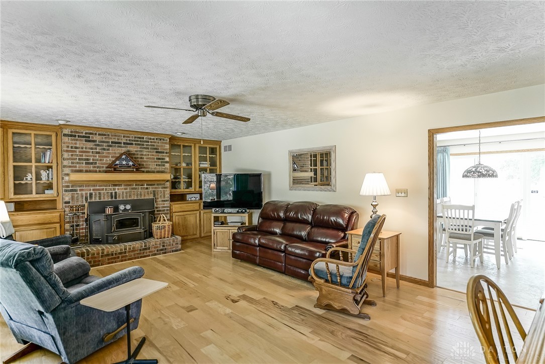 8464 Chambersburg Road Huber Heights, OH 45424 - Photo 5 of 44