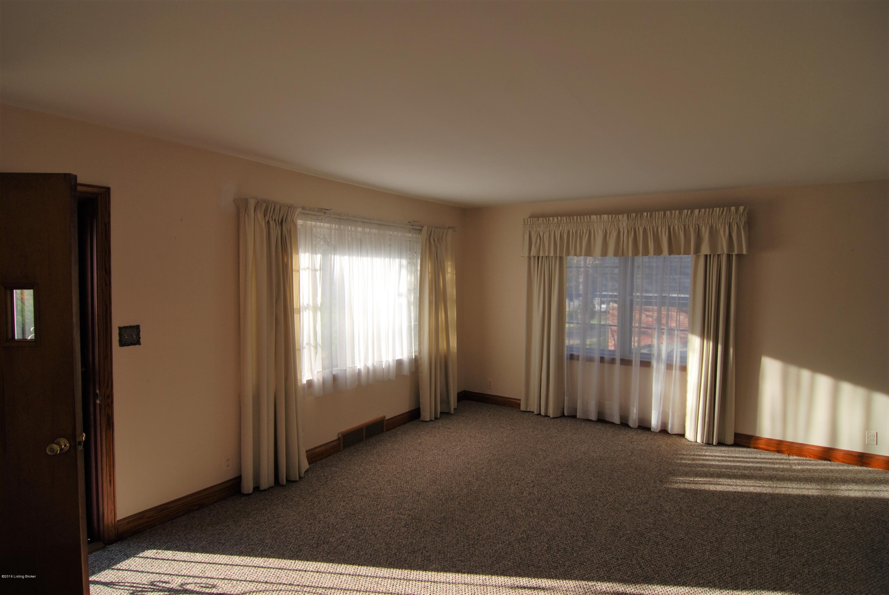 5327 New Cut Road Louisville, KY 40214 - Photo 4 of 17 Family Room 2