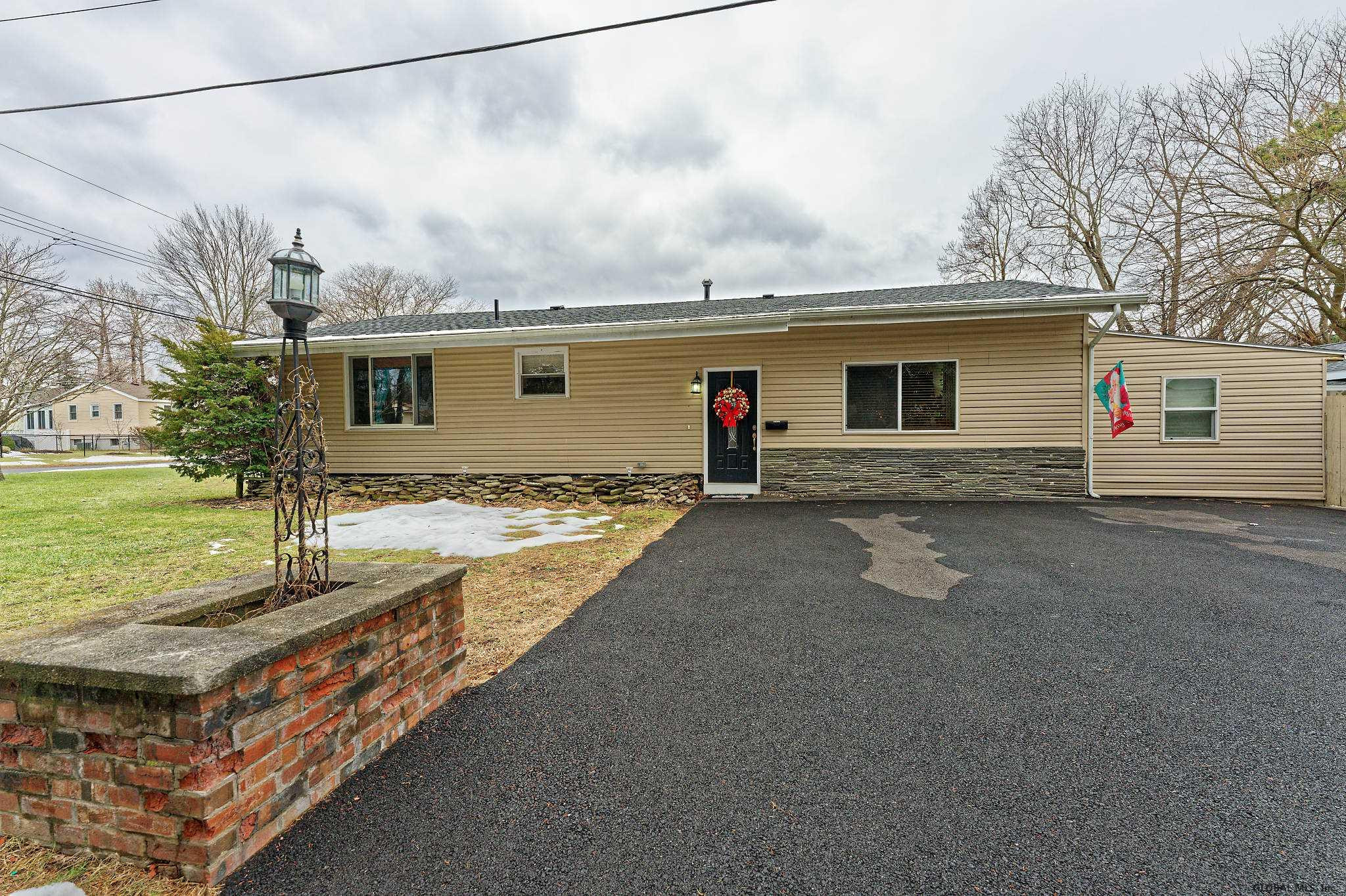 305 Manchester Road Schenectady, NY 12304 - Photo 1 of 35 Photo 1