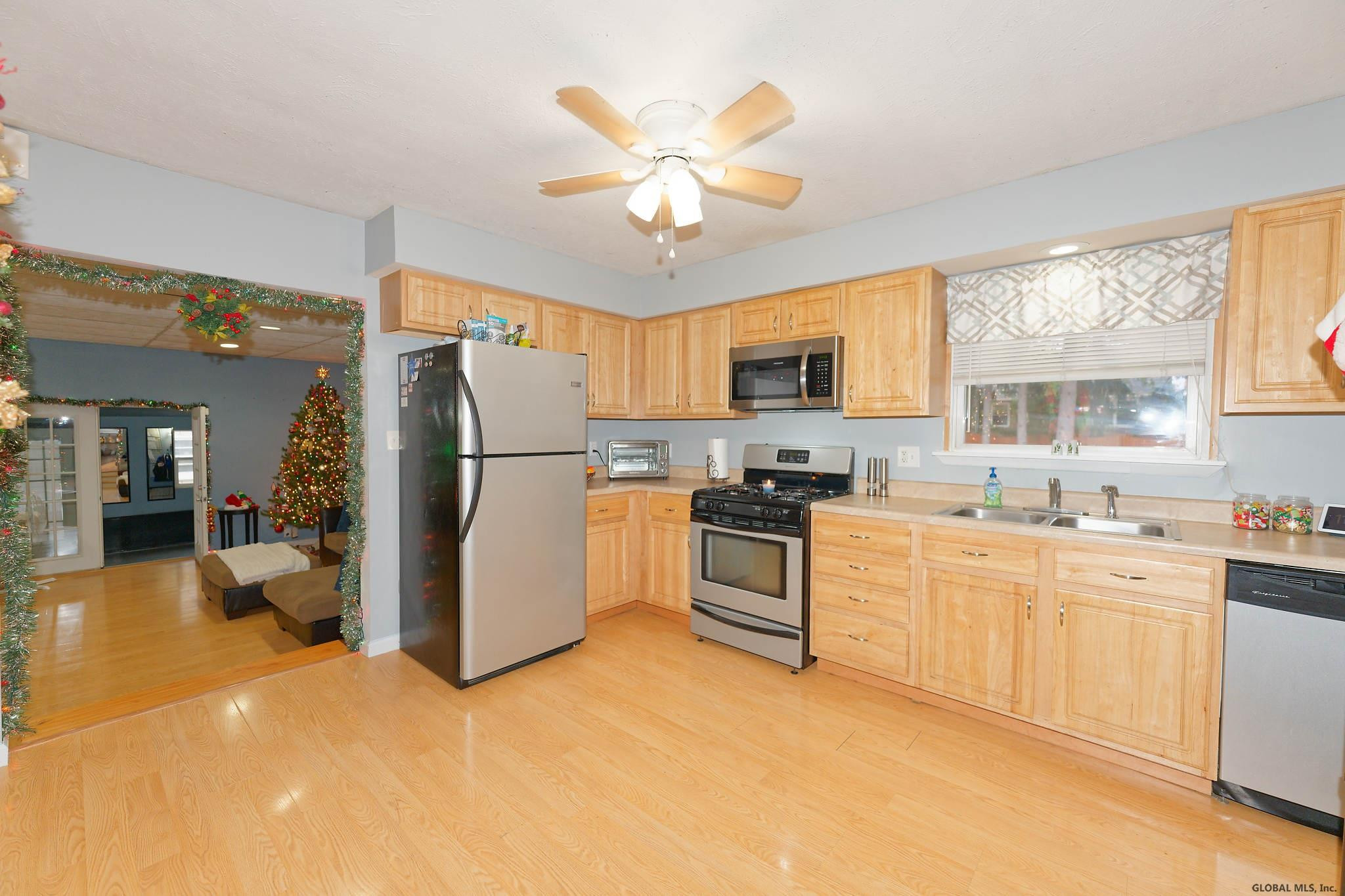 305 Manchester Road Schenectady, NY 12304 - Photo 15 of 35 Photo 15