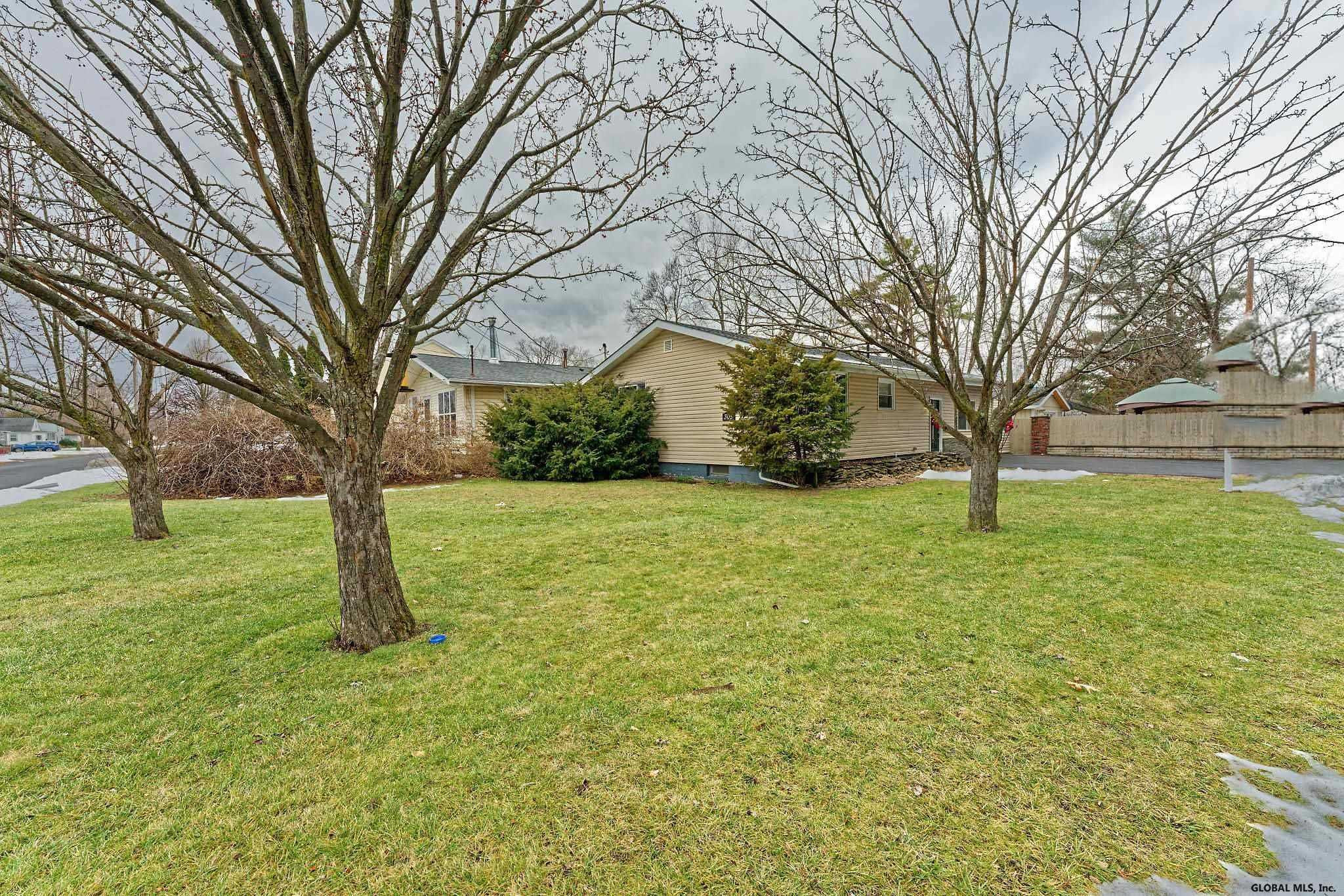 305 Manchester Road Schenectady, NY 12304 - Photo 3 of 35 Photo 3