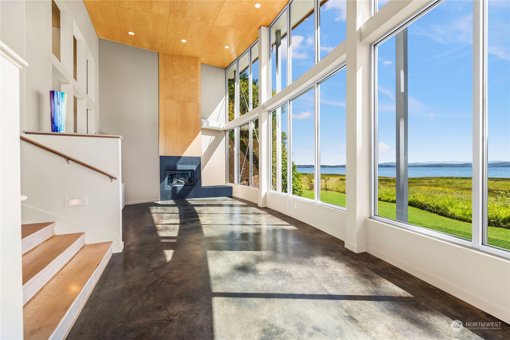 15550 Sandridge Road Long Beach, WA 98631 - Photo 7 of 36 a view of an entryway