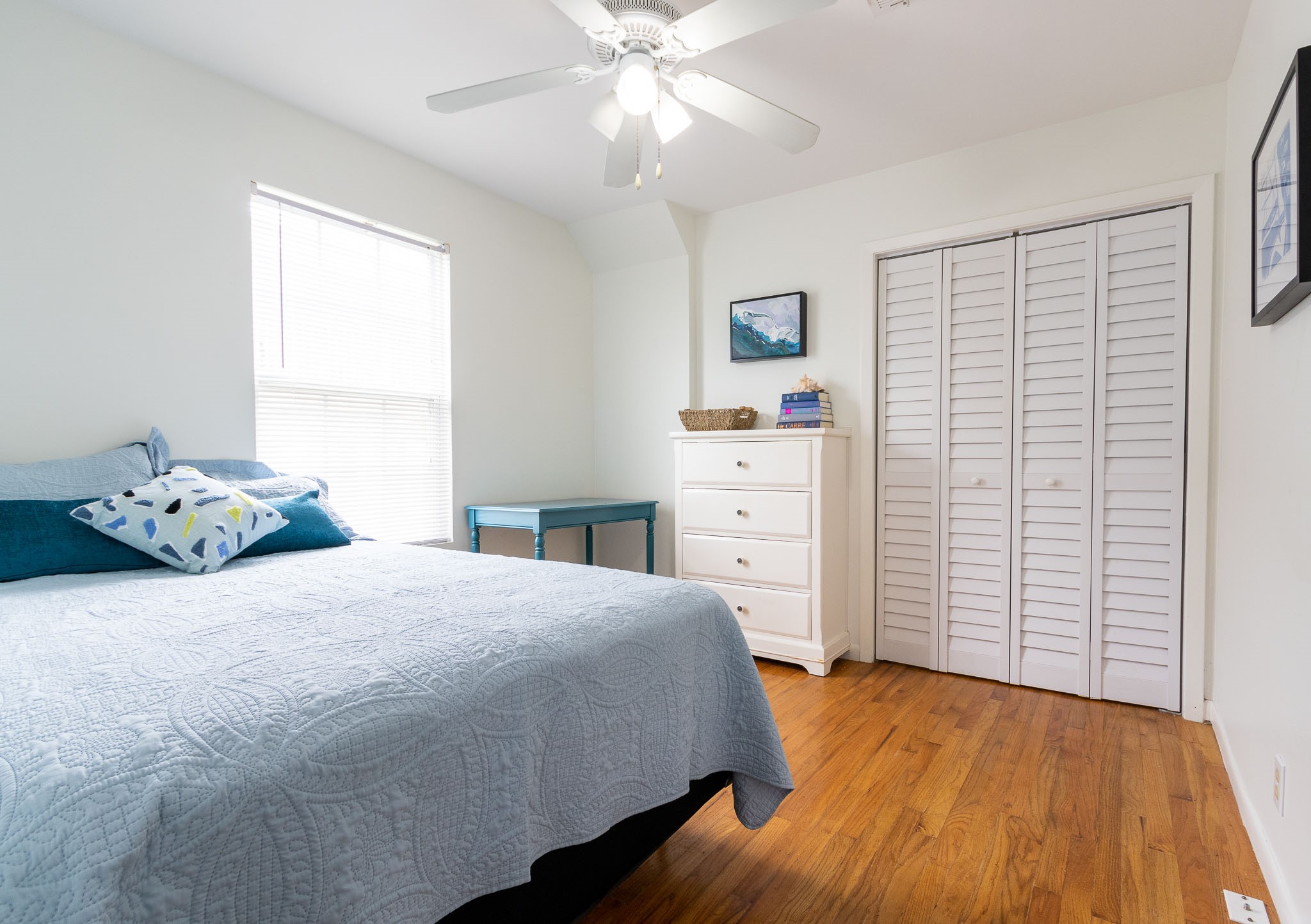 16721 Edward Teach Road Jamaica Beach, TX 77554 - Photo 17 of 49 Primary bedroom w/ensuite bath