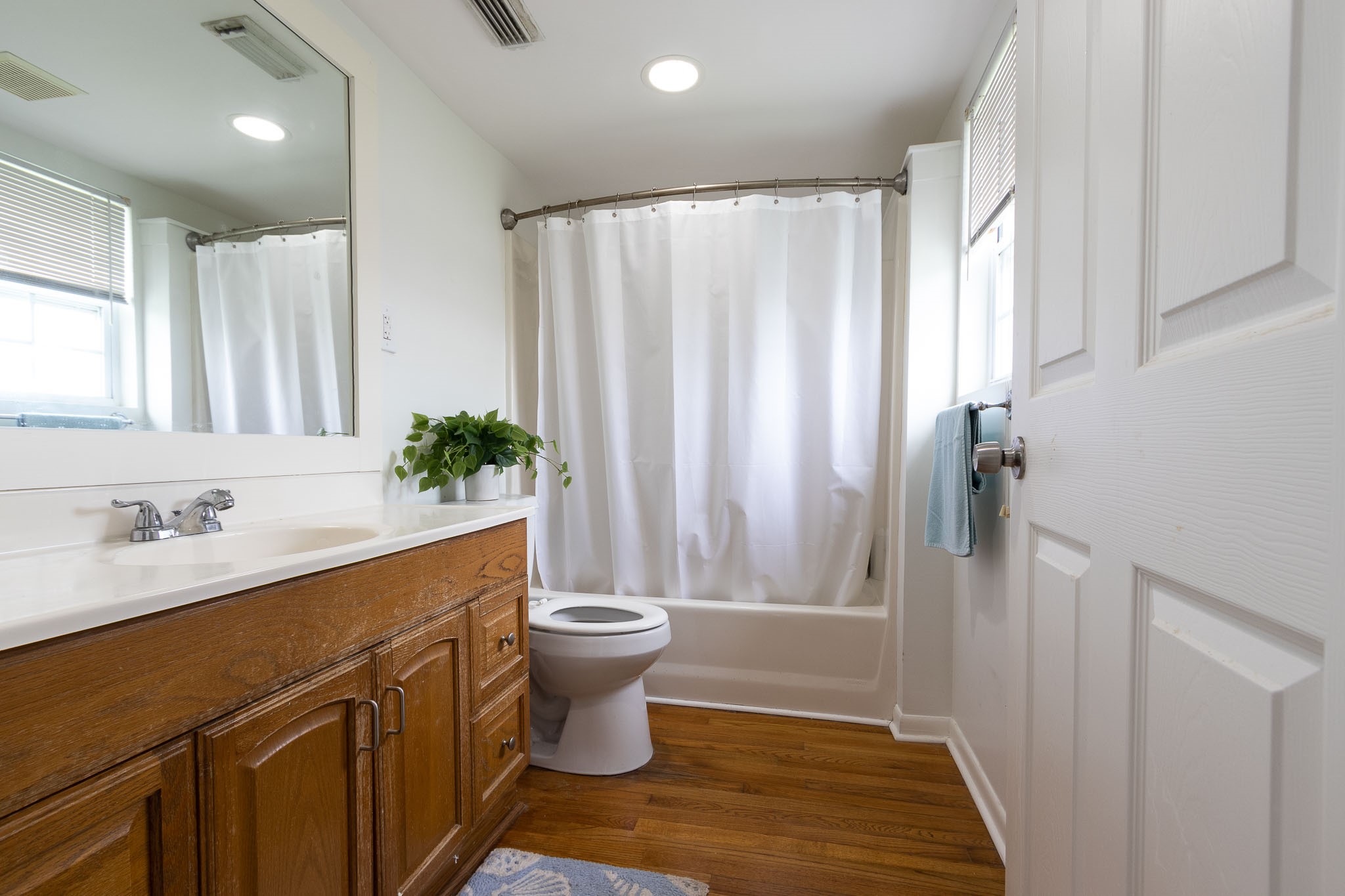 16721 Edward Teach Road Jamaica Beach, TX 77554 - Photo 27 of 49 second bath with tub/shower combo