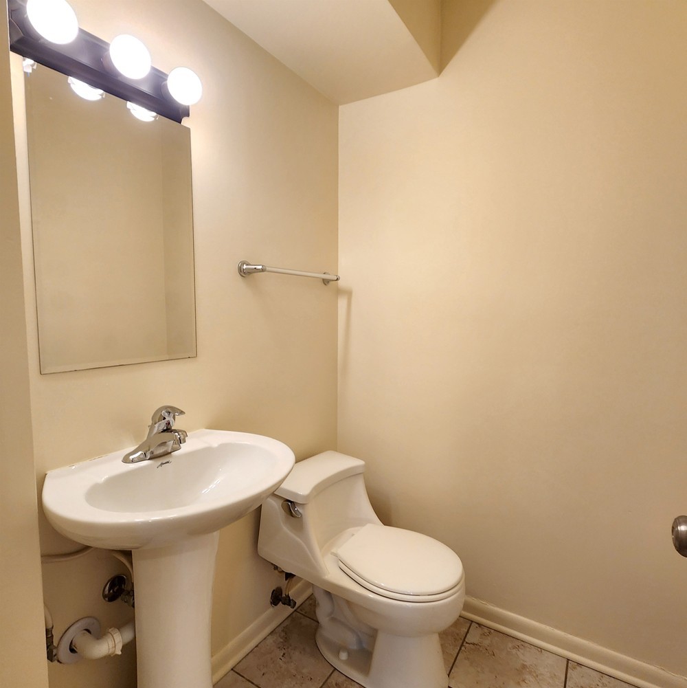 525 Glenshire Road Glenview, IL 60025 - Photo 5 of 14