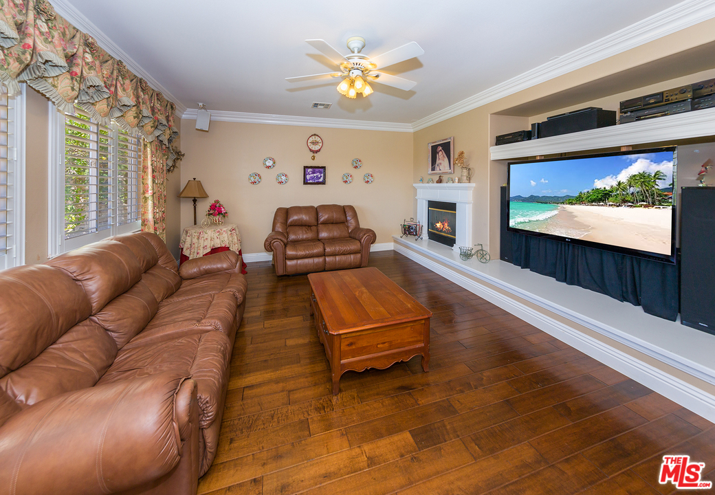 25522 Sinclair Place Stevenson Ranch, CA 91381 - Photo 8 of 34 Gallery Image 8