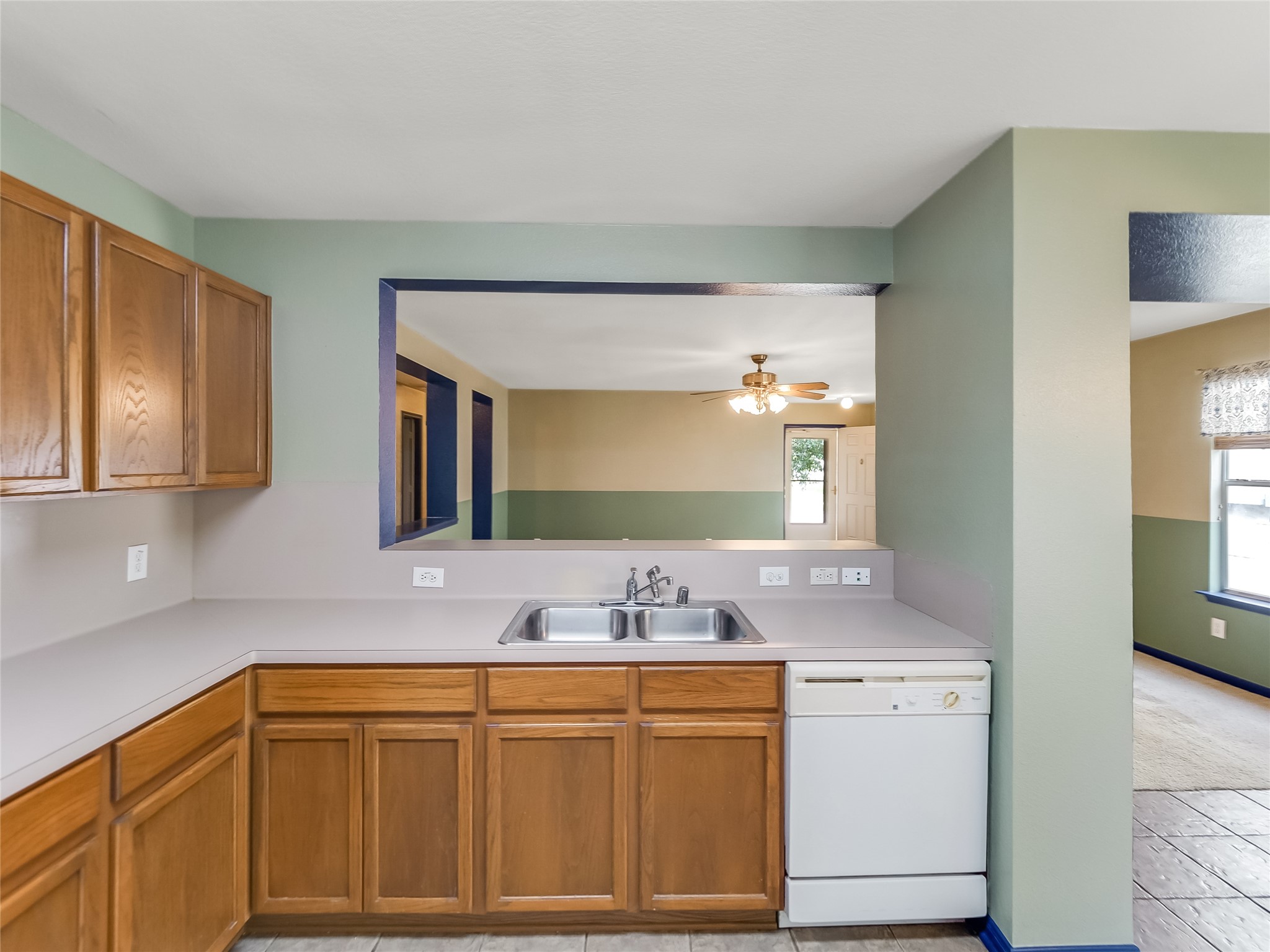 20911 Harvest Terrace Lane Spring, TX 77379 - Photo 8 of 27 Kitchen Bar