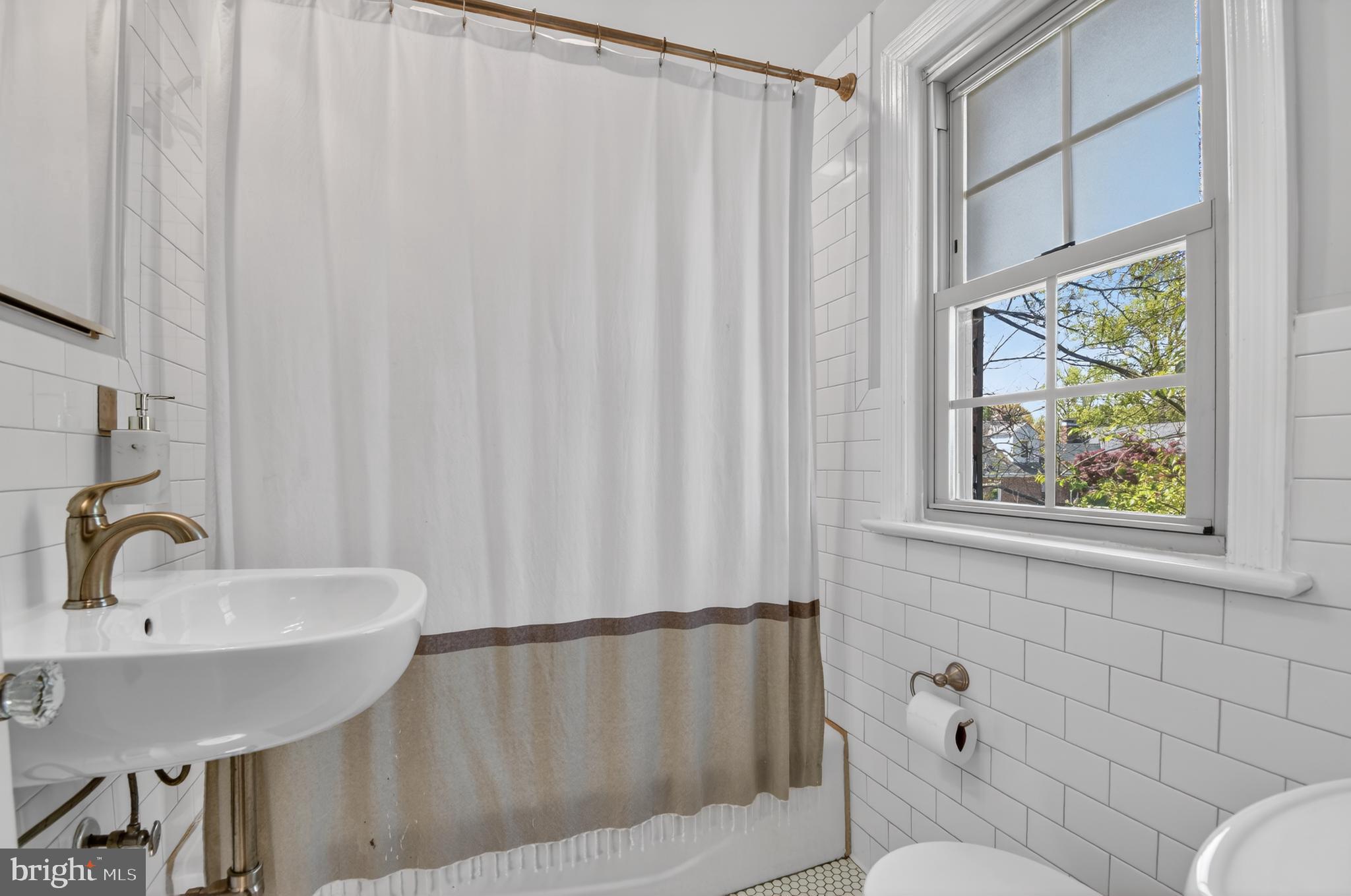 8306 Queen Annes Drive Silver Spring, MD 20910 - Photo 17 of 37