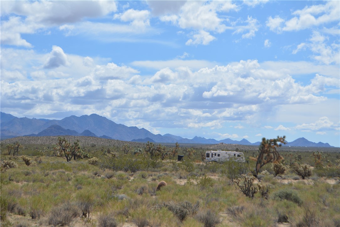 11869 South Dateland Road Yucca, AZ 86438 - Photo 22 of 89 View