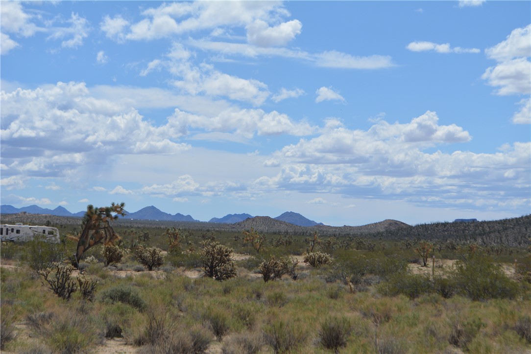 11869 South Dateland Road Yucca, AZ 86438 - Photo 23 of 89 View