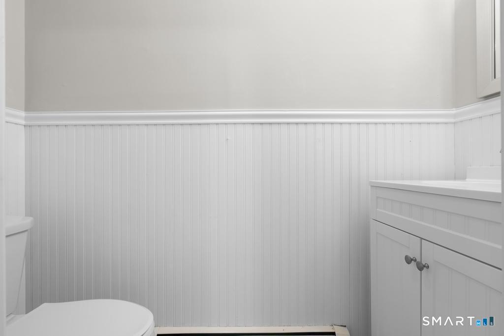 815 South Pine Creek Road Fairfield, CT 06824 - Photo 11 of 32 a bathroom with a shower curtain