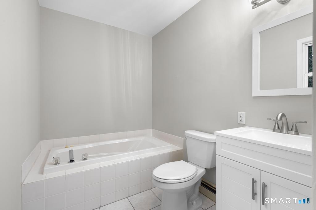815 South Pine Creek Road Fairfield, CT 06824 - Photo 21 of 32 a bathroom with a sink a toilet and bathtub