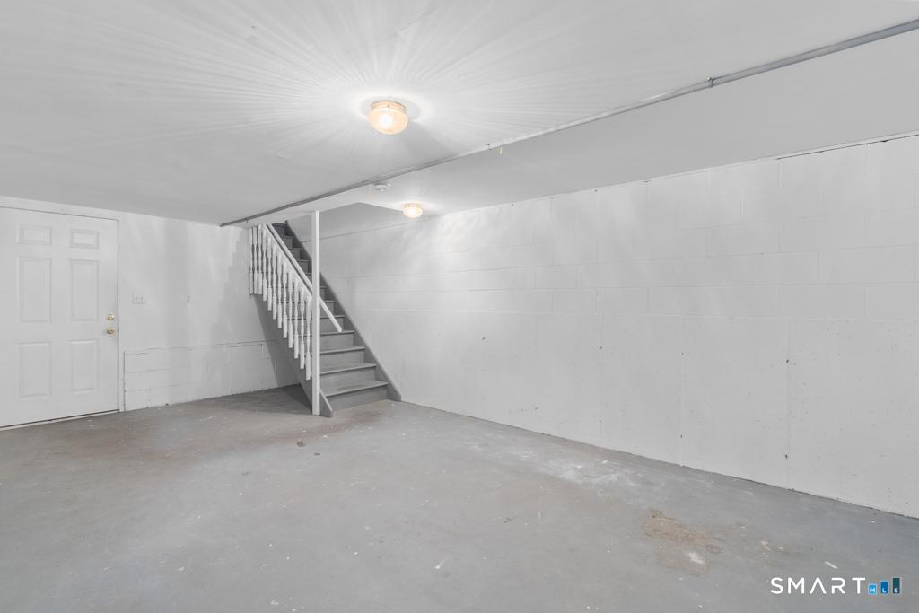 815 South Pine Creek Road Fairfield, CT 06824 - Photo 29 of 32 a view of an empty room