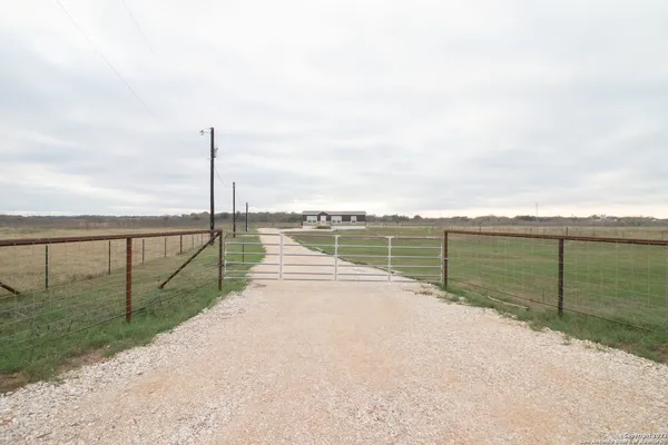 $1,850 | 254 Cr 406, Floresville, TX 78114