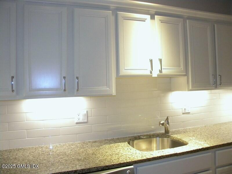 2 East Elm Street, Unit 43 Greenwich, CT 06830 - Photo 7 of 19 Granite Counters