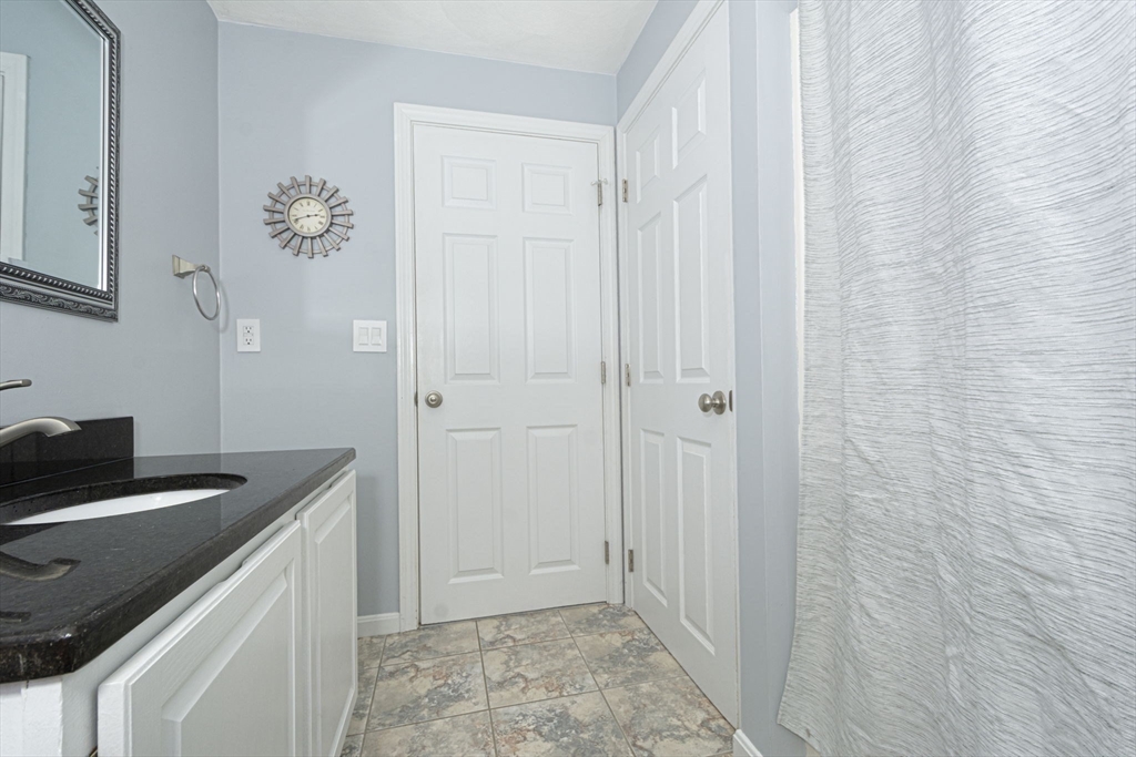 8 Upton Street Dunstable, MA 01827 - Photo 31 of 39