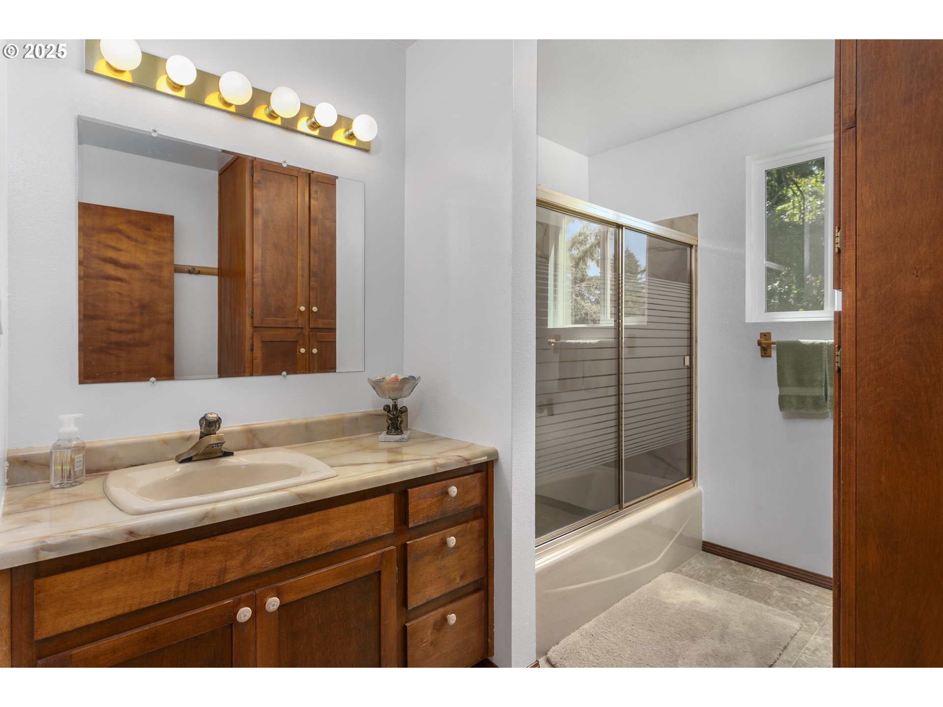 36589 Alder Branch Road Springfield, OR 97478 - Photo 26 of 36 a bathroom with a sink vanity granite and a mirror