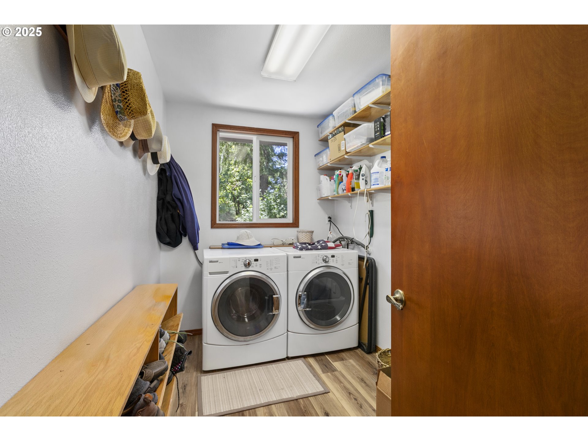 36589 Alder Branch Road Springfield, OR 97478 - Photo 27 of 36 a utility room with dryer and washer