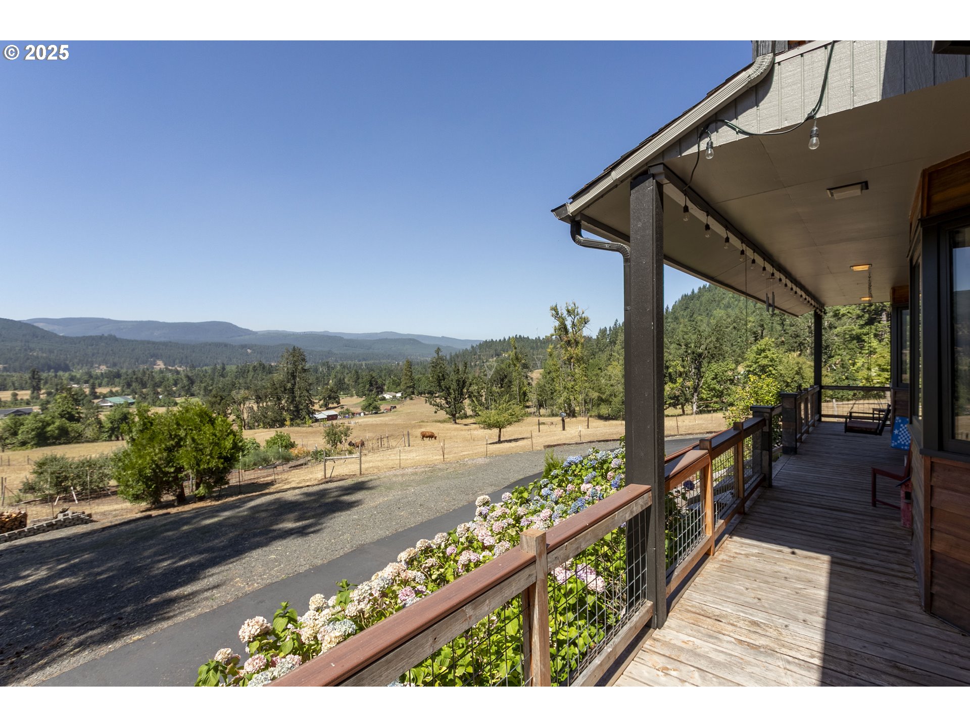 36589 Alder Branch Road Springfield, OR 97478 - Photo 7 of 36 a view of a street from a balcony