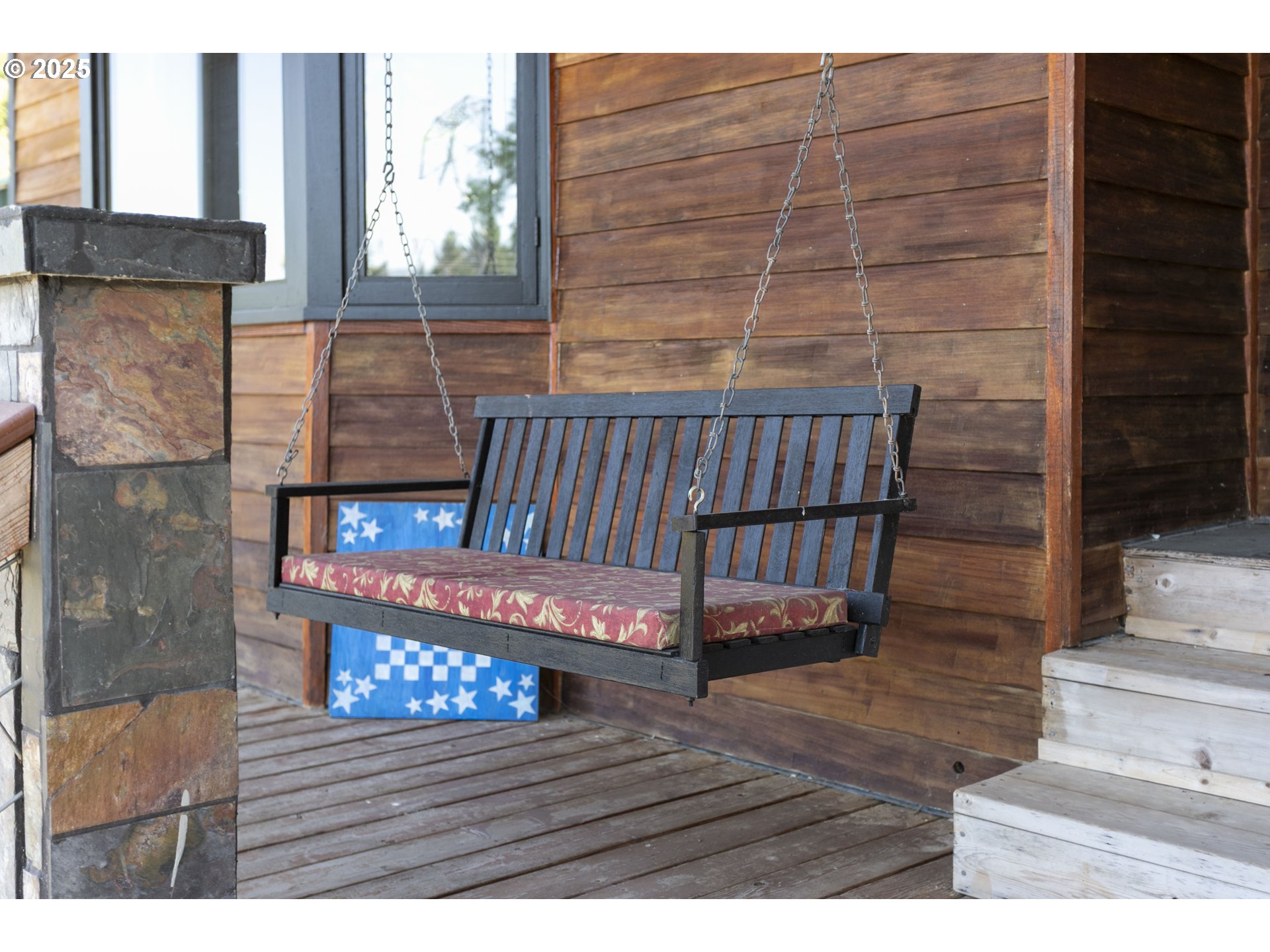 36589 Alder Branch Road Springfield, OR 97478 - Photo 8 of 36 a view of entryway with wooden floor
