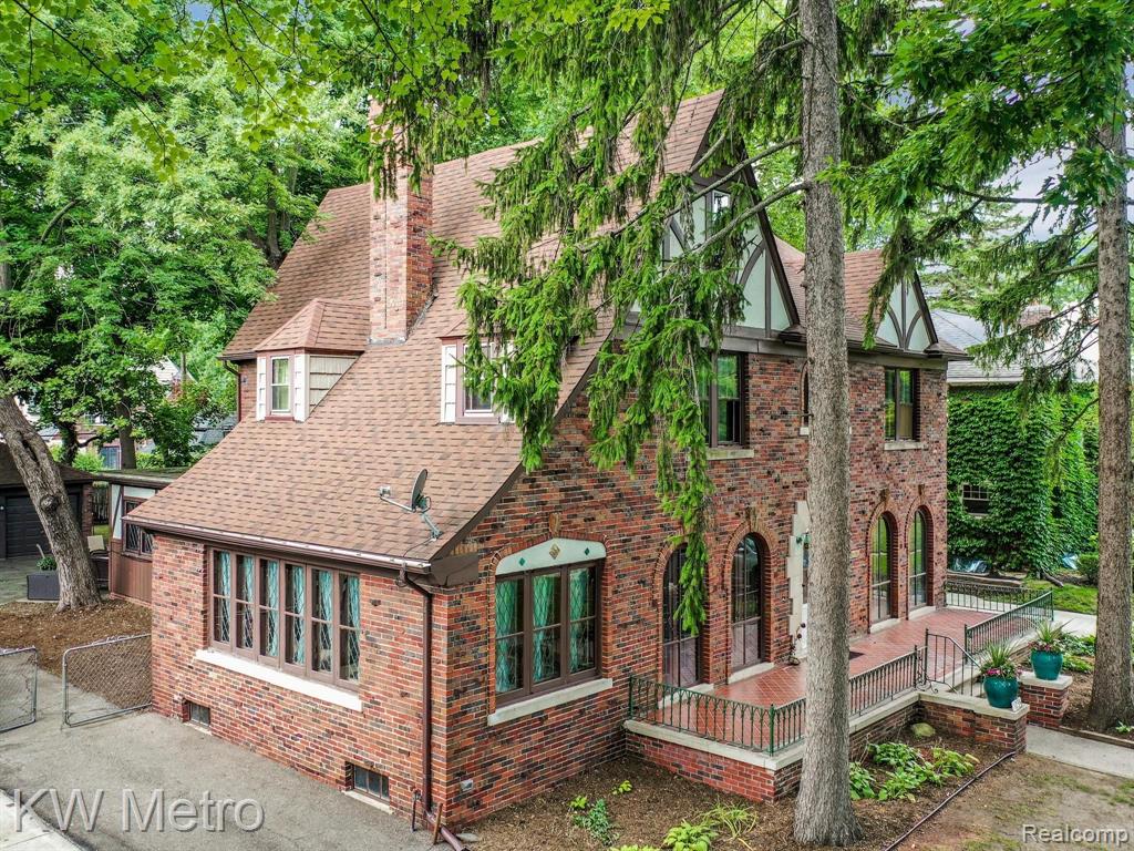 1235 Yorkshire Road Grosse Pointe Park, MI 48230 - Photo 4 of 51