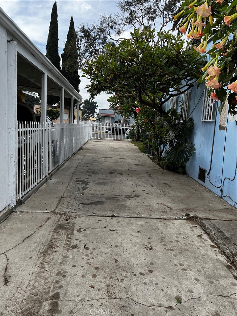 921 East Pine Street Compton, CA 90221 - Photo 3 of 4