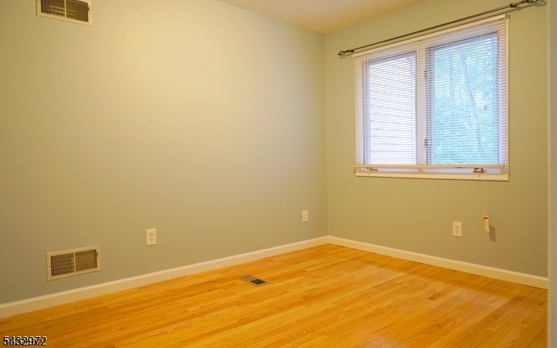 61 Patriots Road Morris Plains, NJ 07950 - Photo 10 of 15