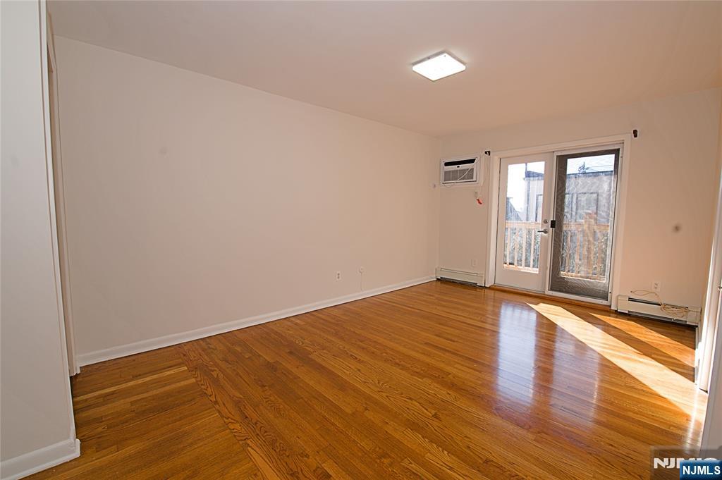 8 Leary Lane, Unit 4 Edgewater, NJ 07020 - Photo 13 of 25
