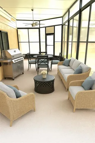 a view of entryway with a window