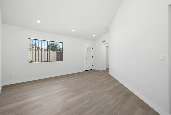 $1,795 | 316 East Turquoise Avenue, Phoenix, AZ 85020