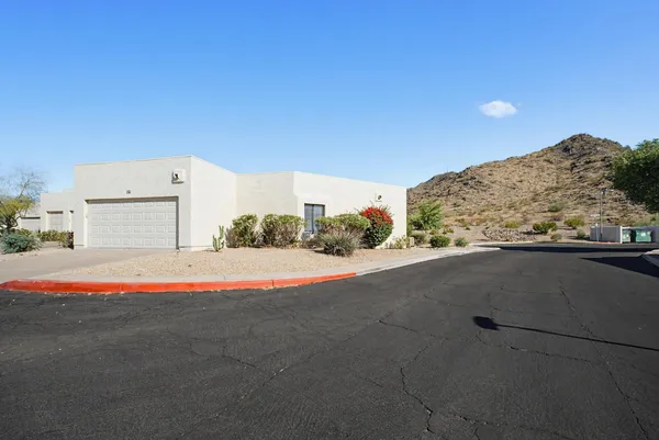 $1,795 | 316 East Turquoise Avenue, Phoenix, AZ 85020