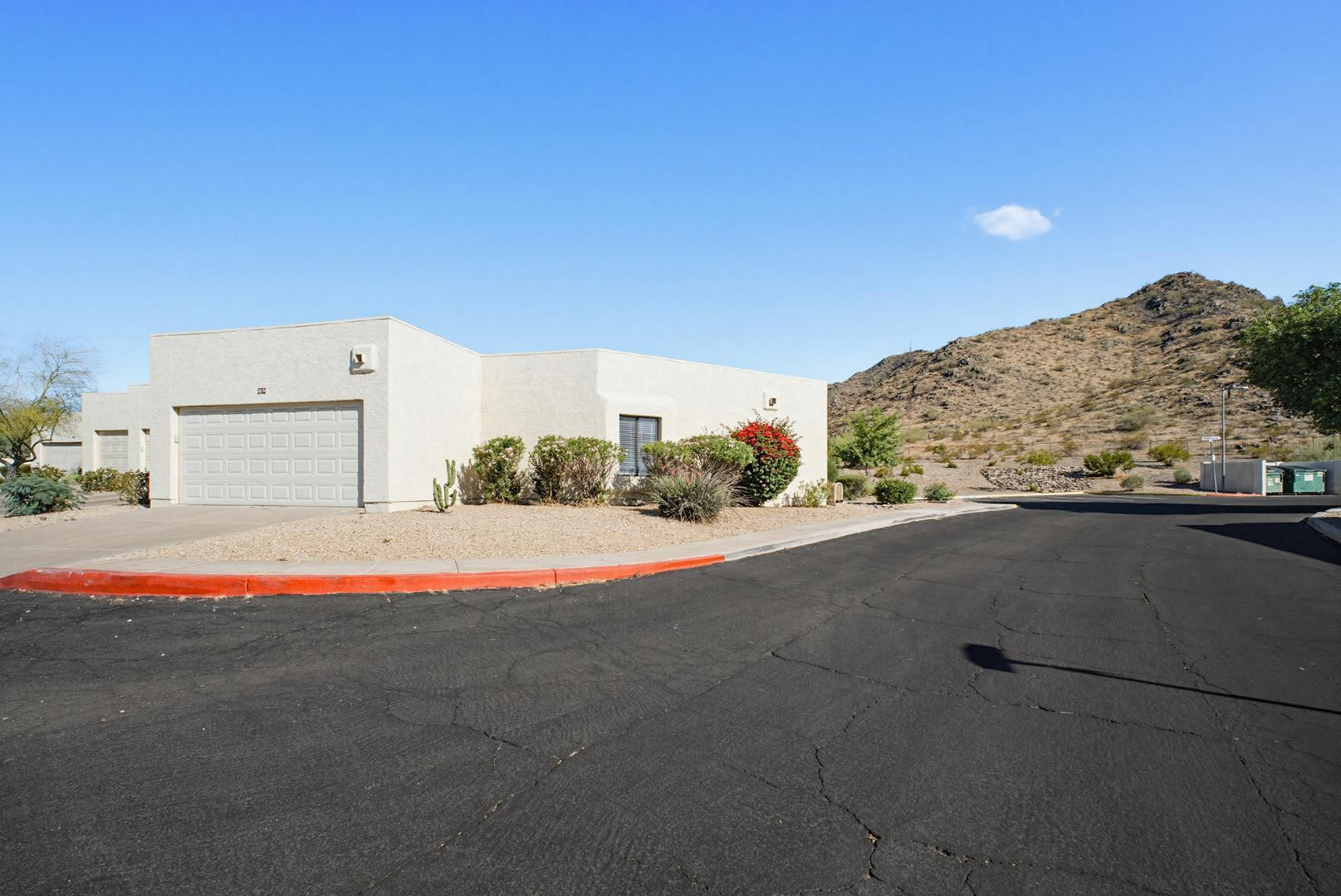 316 East Turquoise Avenue Phoenix, AZ 85020 - Photo 2 of 27