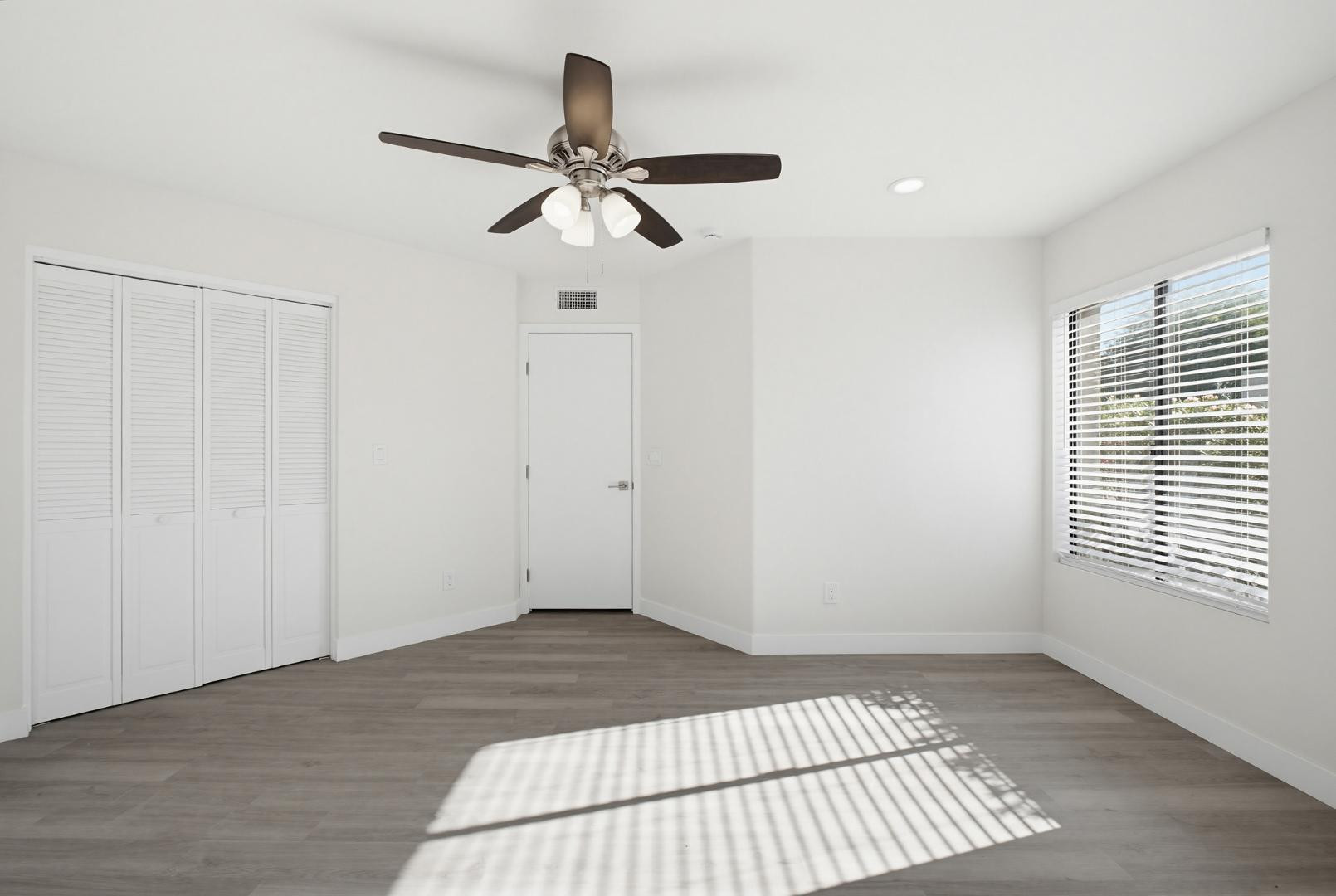 316 East Turquoise Avenue Phoenix, AZ 85020 - Photo 21 of 27 a view of a big room with a ceiling fan and hardwood floor