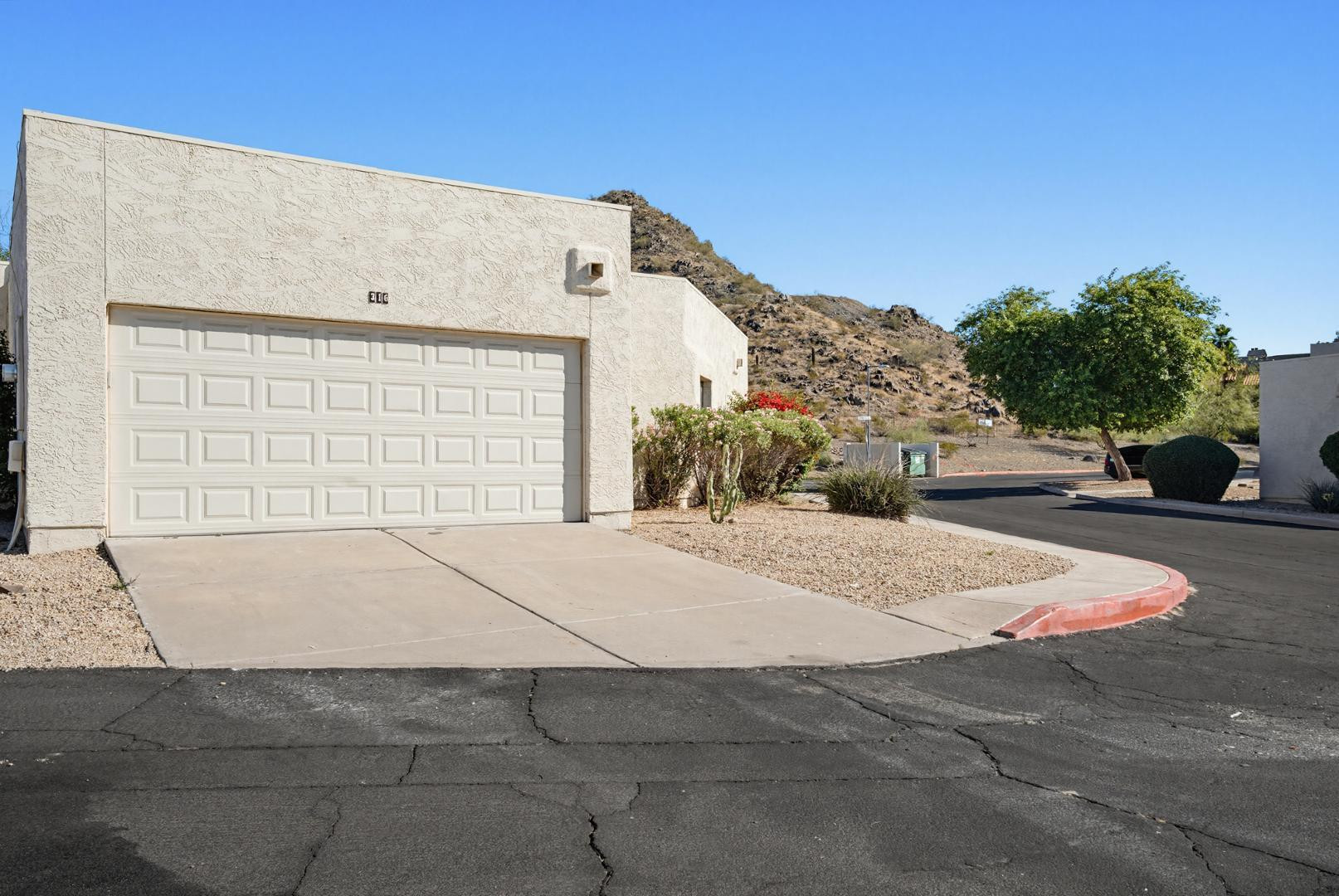 316 East Turquoise Avenue Phoenix, AZ 85020 - Photo 3 of 27 a view of backyard of the house