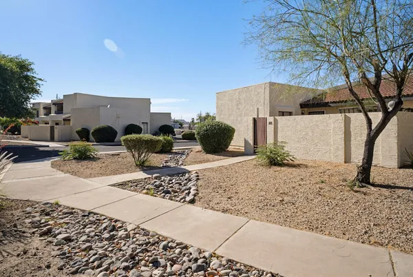 $1,795 | 316 East Turquoise Avenue, Phoenix, AZ 85020