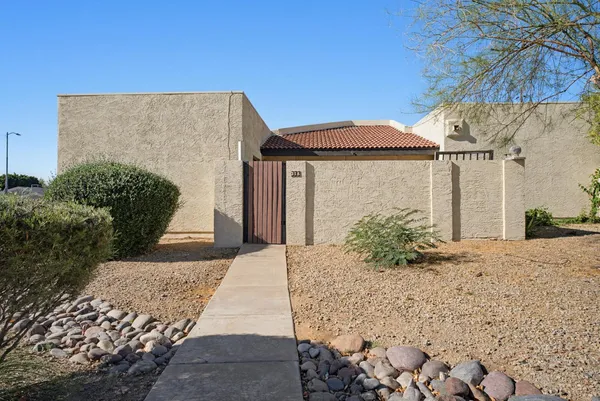 $1,795 | 316 East Turquoise Avenue, Phoenix, AZ 85020