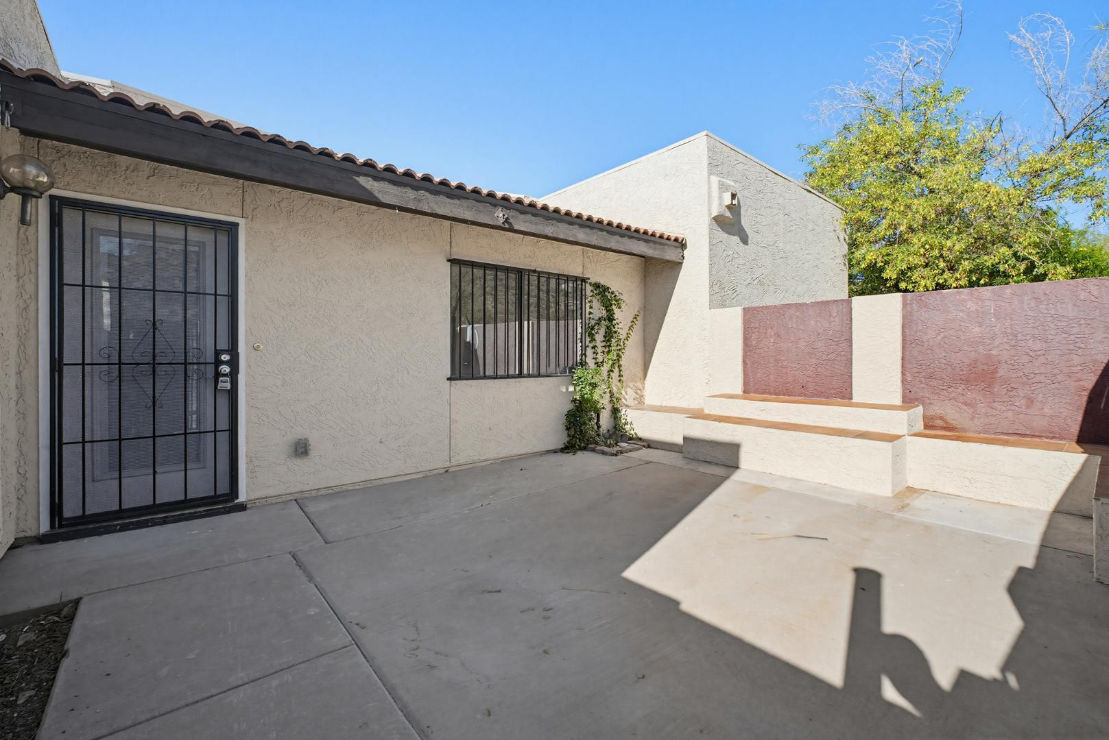 316 East Turquoise Avenue Phoenix, AZ 85020 - Photo 8 of 27 a view of a house with a outdoor space