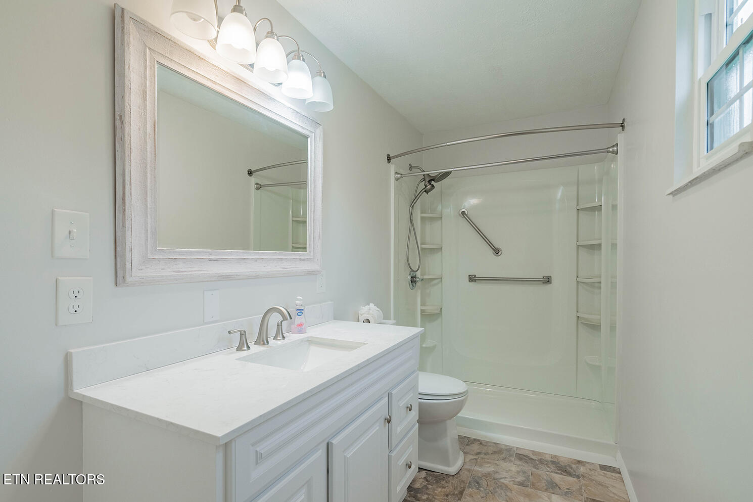 104 West Sheridan Place Oak Ridge, TN 37830 - Photo 13 of 19 A7301174-HDR