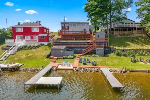 $362,500 | 13854 Emens Drive, Hudson, MI 49247