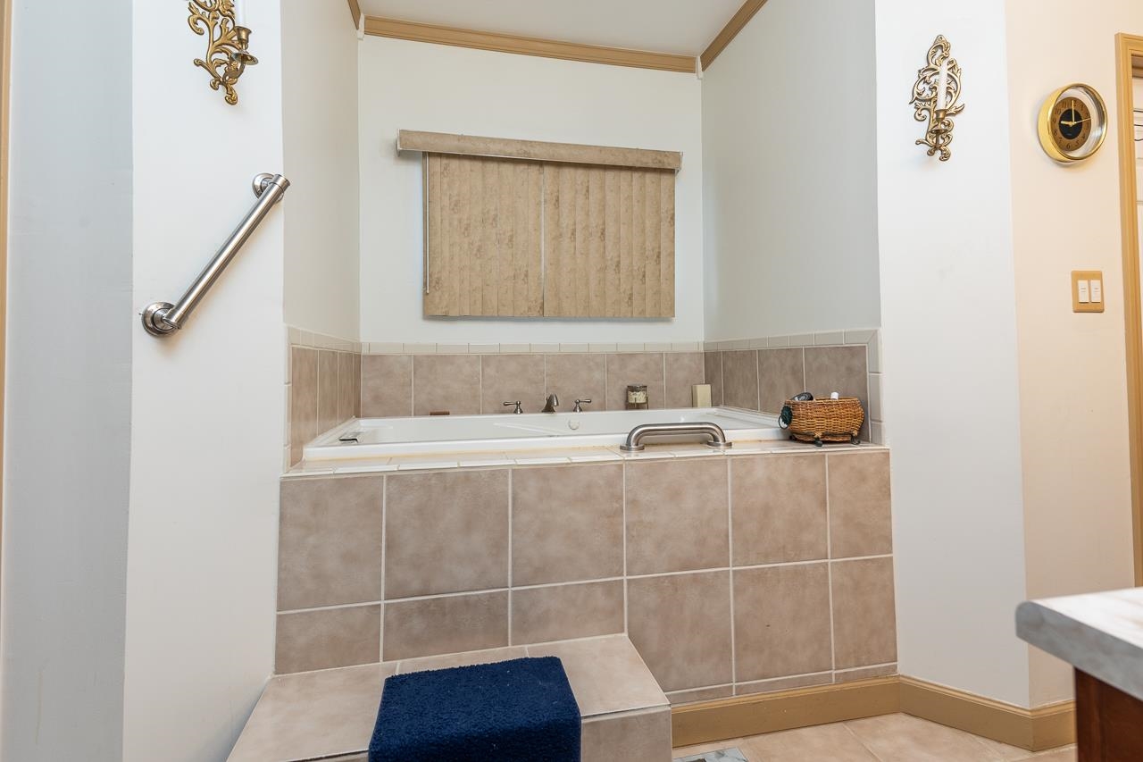 396 Woodview Road Byhalia, MS 38611 - Photo 18 of 23 a bathroom with a sink and a mirror