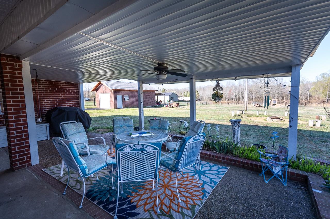 396 Woodview Road Byhalia, MS 38611 - Photo 19 of 23 a dining room with furniture and wooden floor