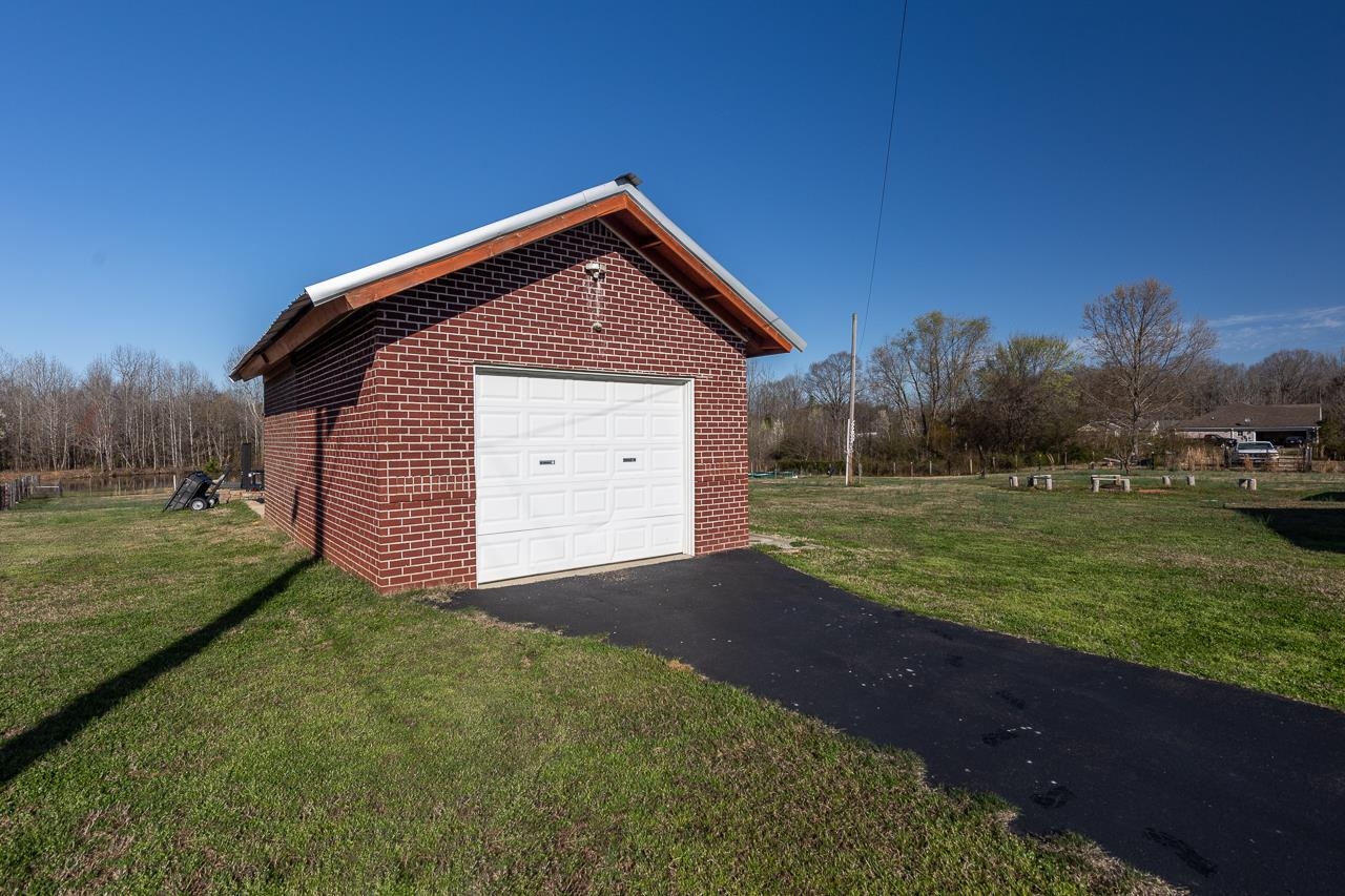 396 Woodview Road Byhalia, MS 38611 - Photo 3 of 23 a view of a house with a yard