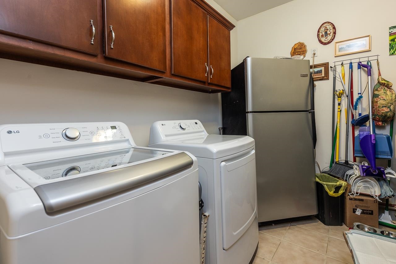 396 Woodview Road Byhalia, MS 38611 - Photo 9 of 23 a utility room with dryer and washer