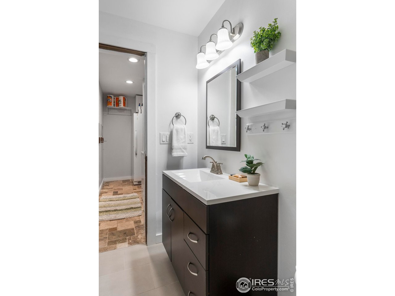 6521 Olde Stage Road Boulder, CO 80302 - Photo 33 of 47 a bathroom with a sink a mirror and a shower