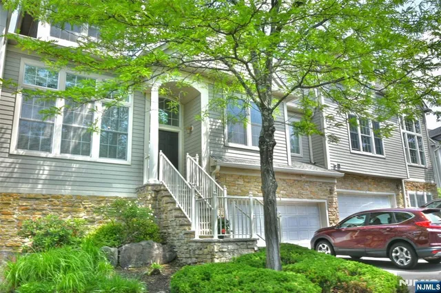 $899,000 | 3 Skyview Drive, North Haledon, NJ 07508