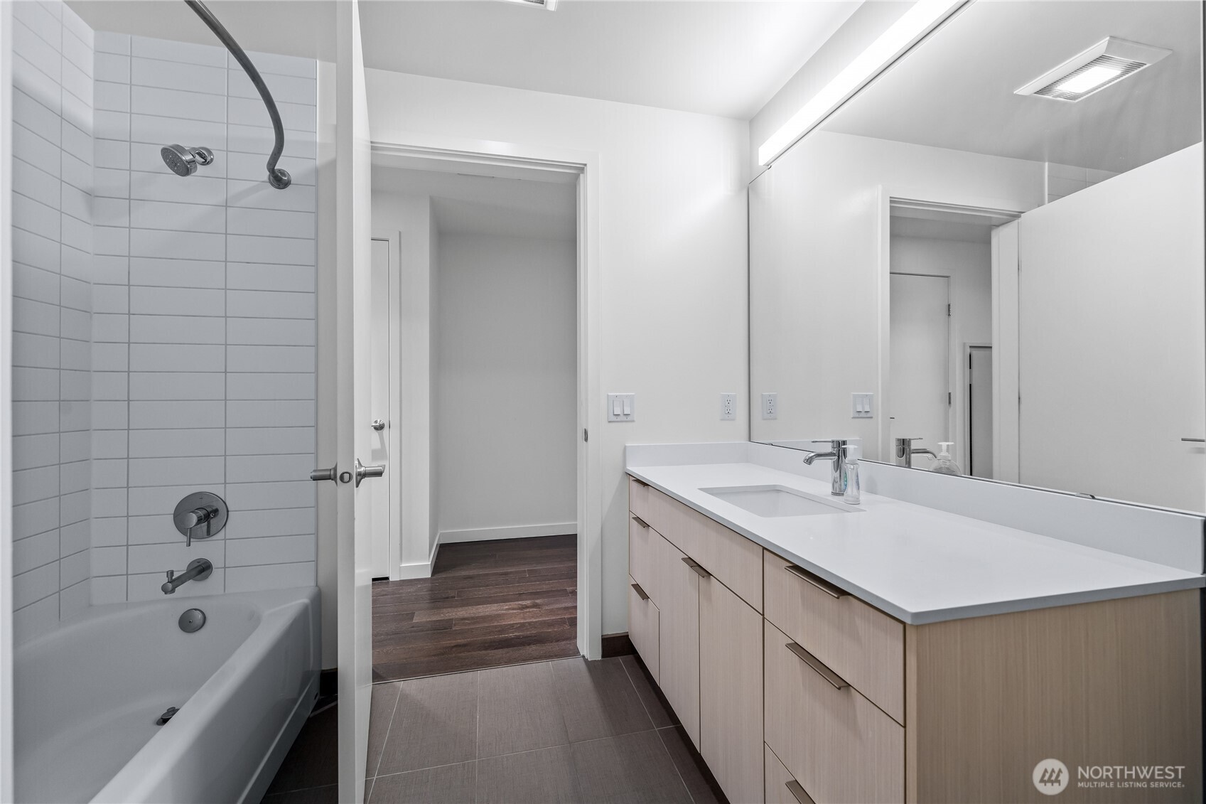 590 1st Avenue South, Unit 902 Seattle, WA 98104 - Photo 15 of 29