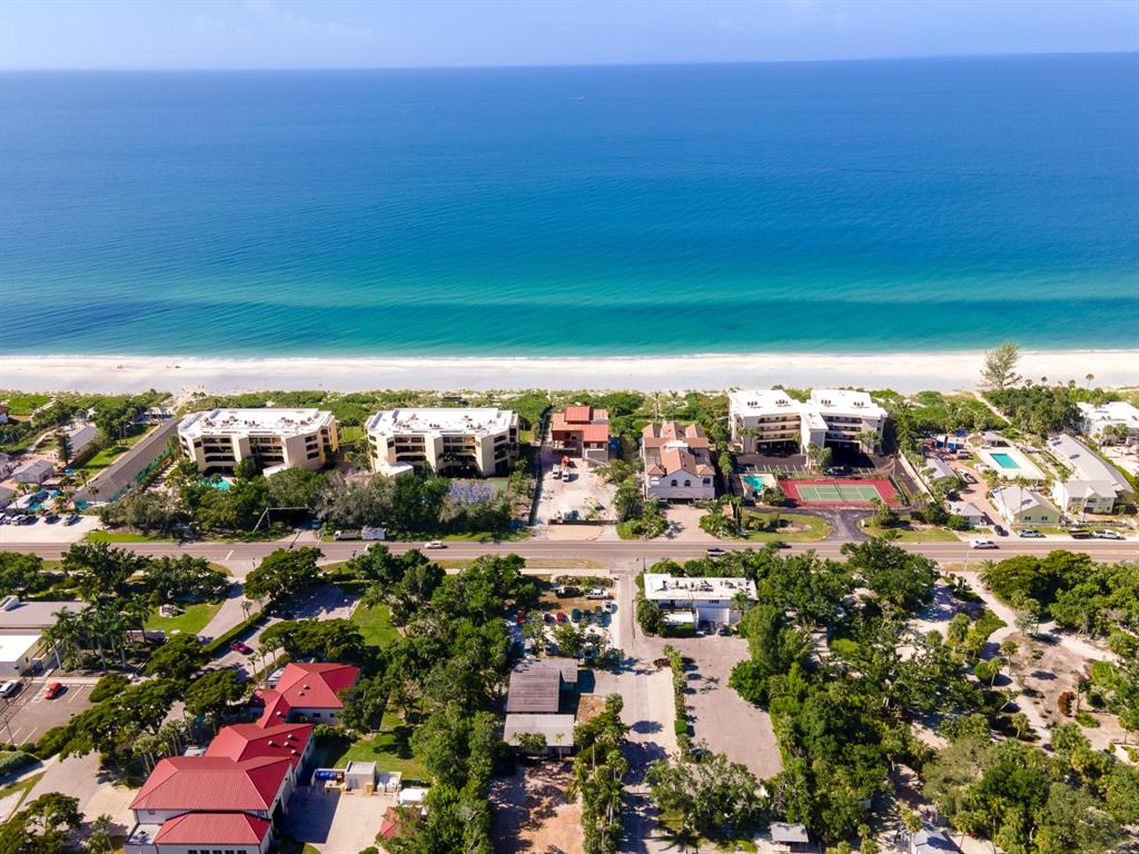 681 Gulf Bay Road Longboat Key, FL 34228 - Photo 4 of 10