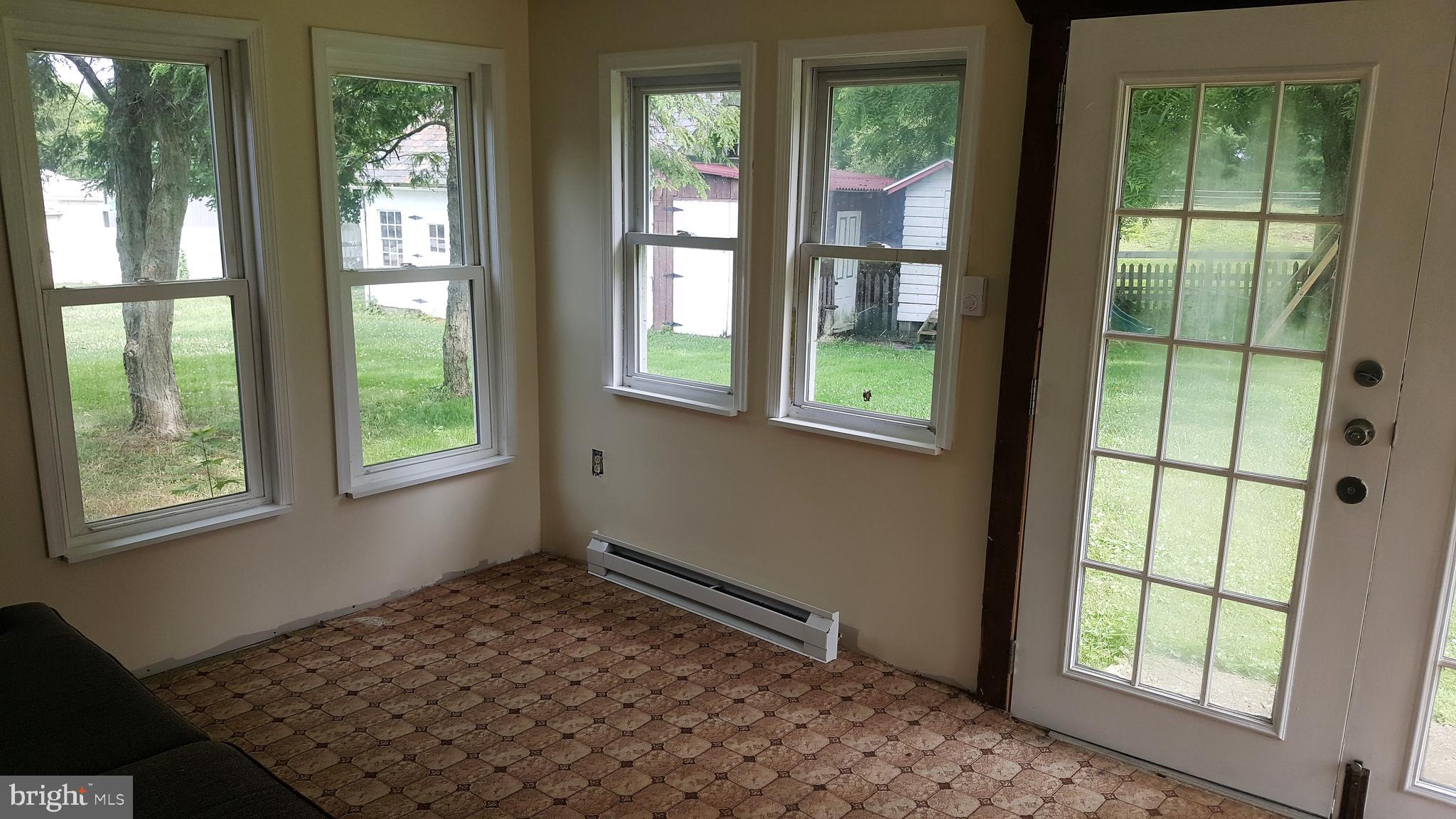 319 Frogtown Road Pequea, PA 17565 - Photo 17 of 22 Sun room