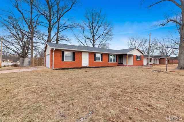 $230,000 | 2305 Belfast Drive, Florissant, MO 63033